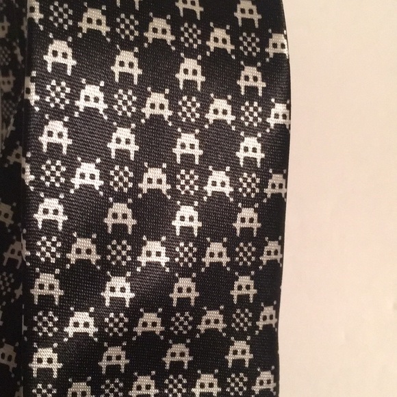 Black Tie Geek Space Invaders skinny tie - Picture 2 of 4